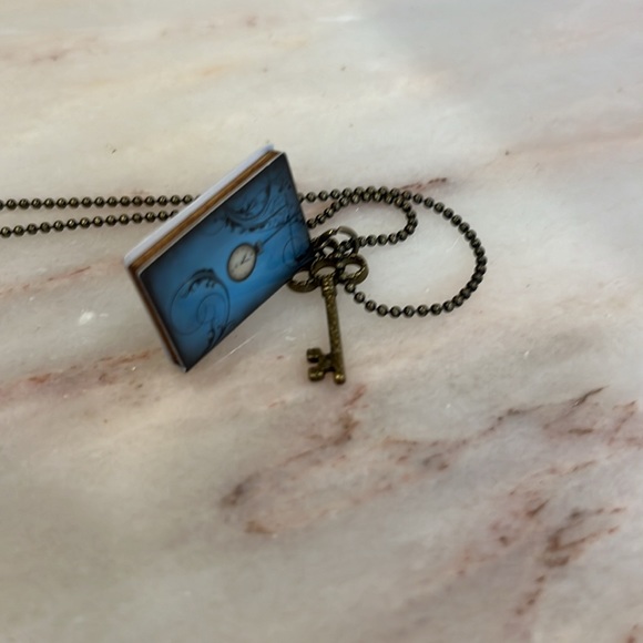 Alice in Wonderland book bronze link‎ chain necklace - Picture 8 of 8